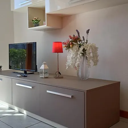 Apartament With Swimming Pool And View - Larihome A17